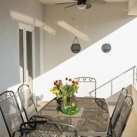 Outstanding Large For 6+2 Макарська