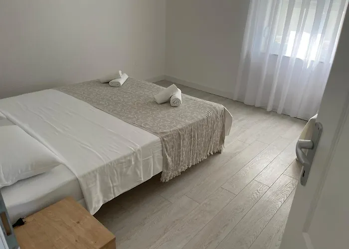 Outstanding Large For 6+2