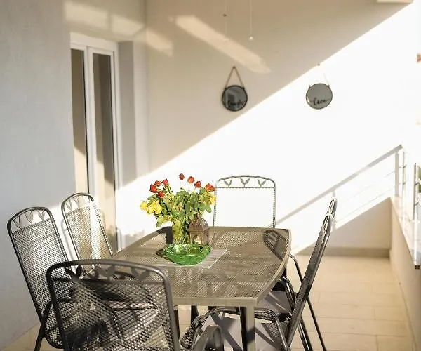 Outstanding Large For 6+2 Makarska